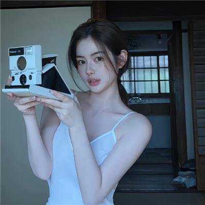 穿黄靴子的女孩